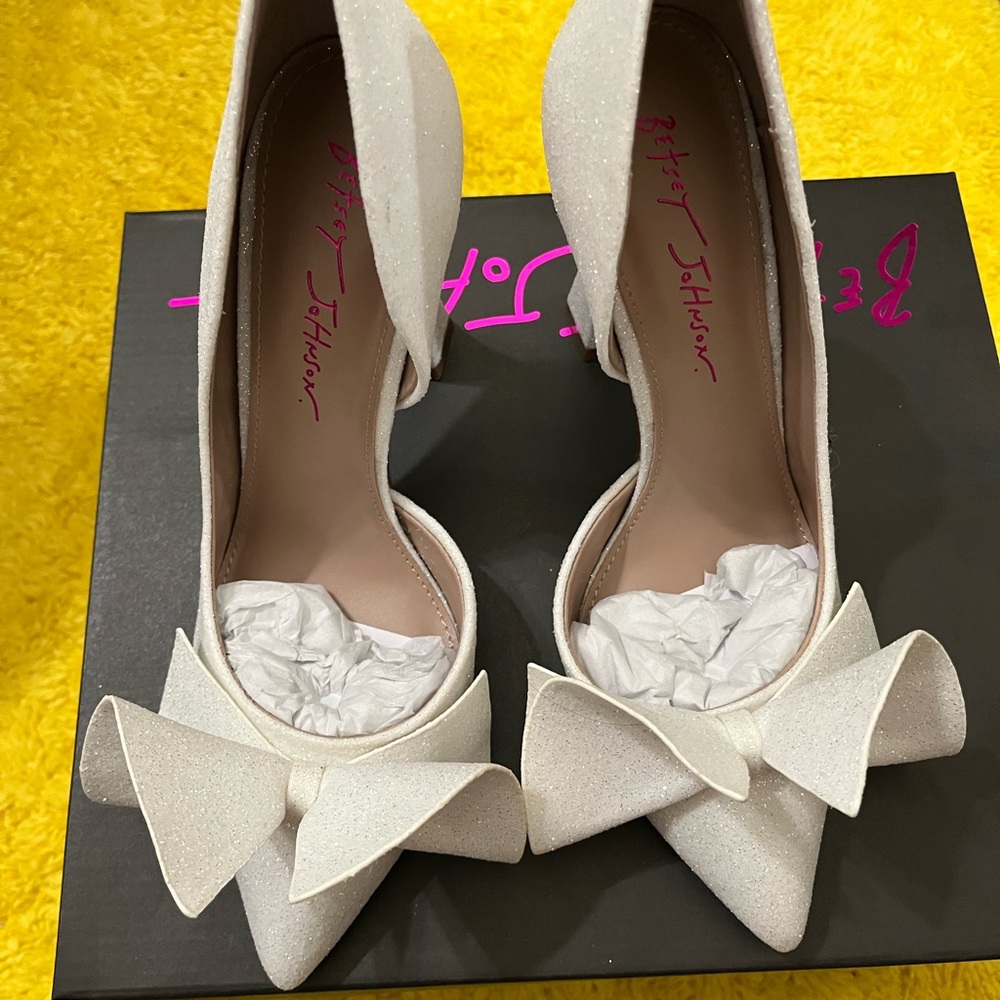 NWT Betsey Johnson Women's Nobble Shoes - Picture 6 of 6